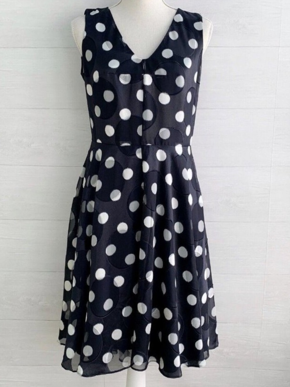 Ann Taylor Navy and White Polka Dot Dress Sleeveless V-Neck Size 6
